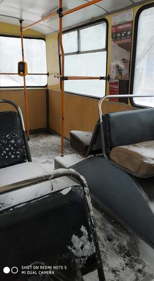 В Астані — теплі зупинки на вулиці, в Рейк'явіку — тротуари з підігрівом, а в Житомирі — тролейбус зі снігом