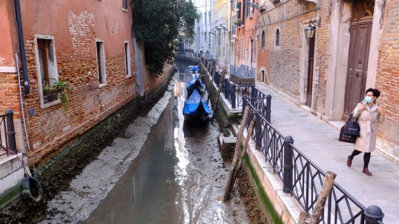 У Венеції пересохли канали, гондоли викинуло на мілину. Фото