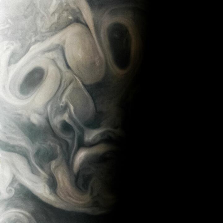 NASA показало несподівані фото Юпітера та Сонця