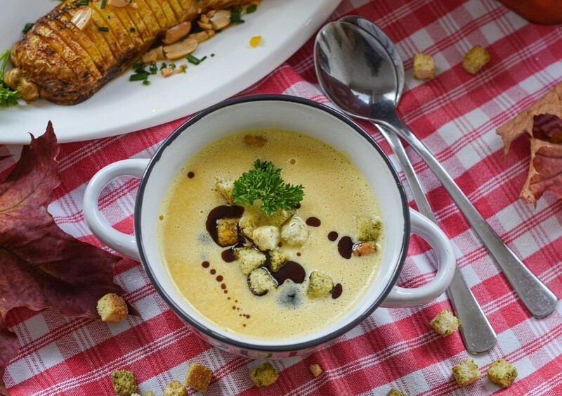 Лучший рецепт на обед: творожный суп с курицей и грибами