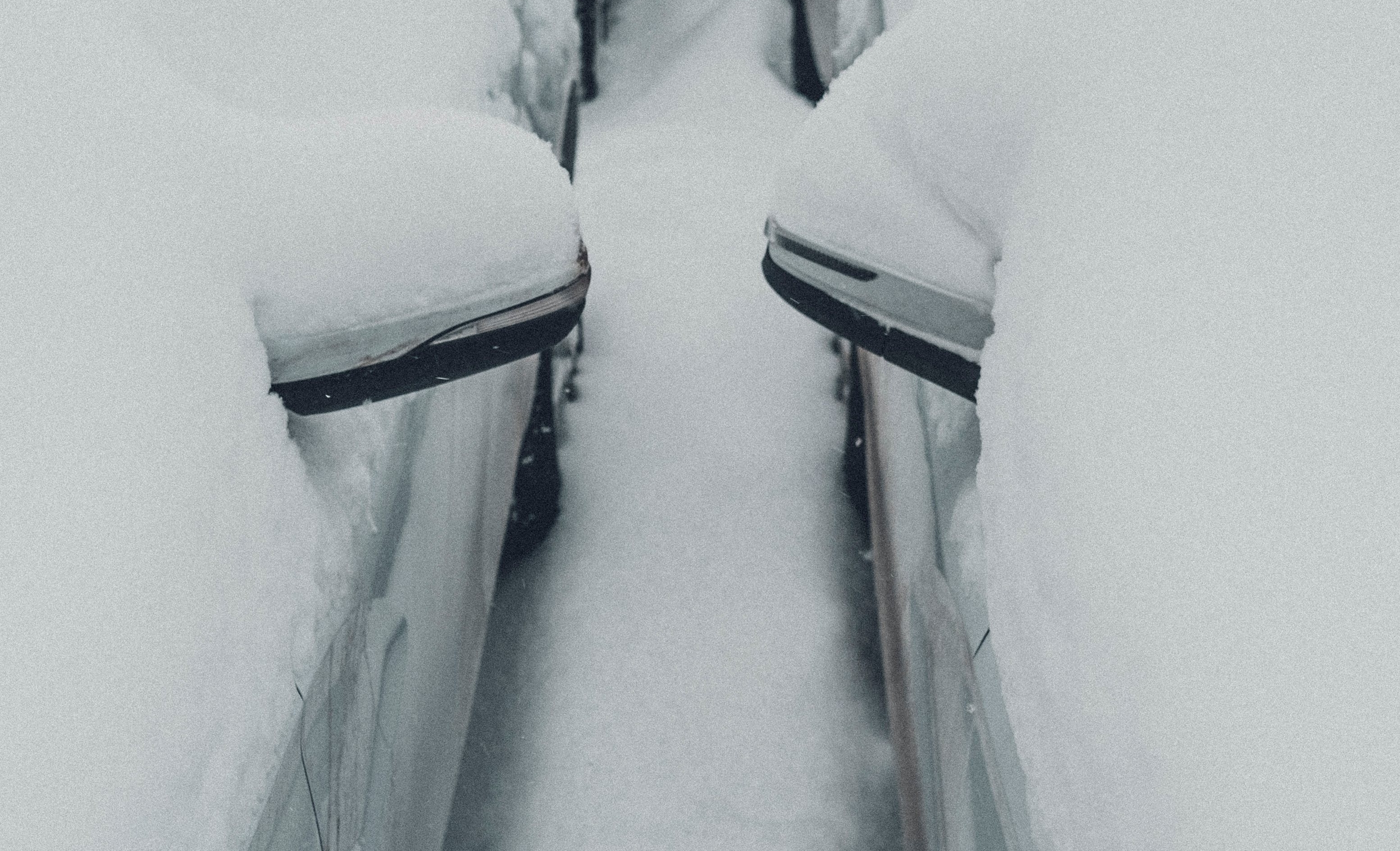 Как быстро убрать снег с автомобиля