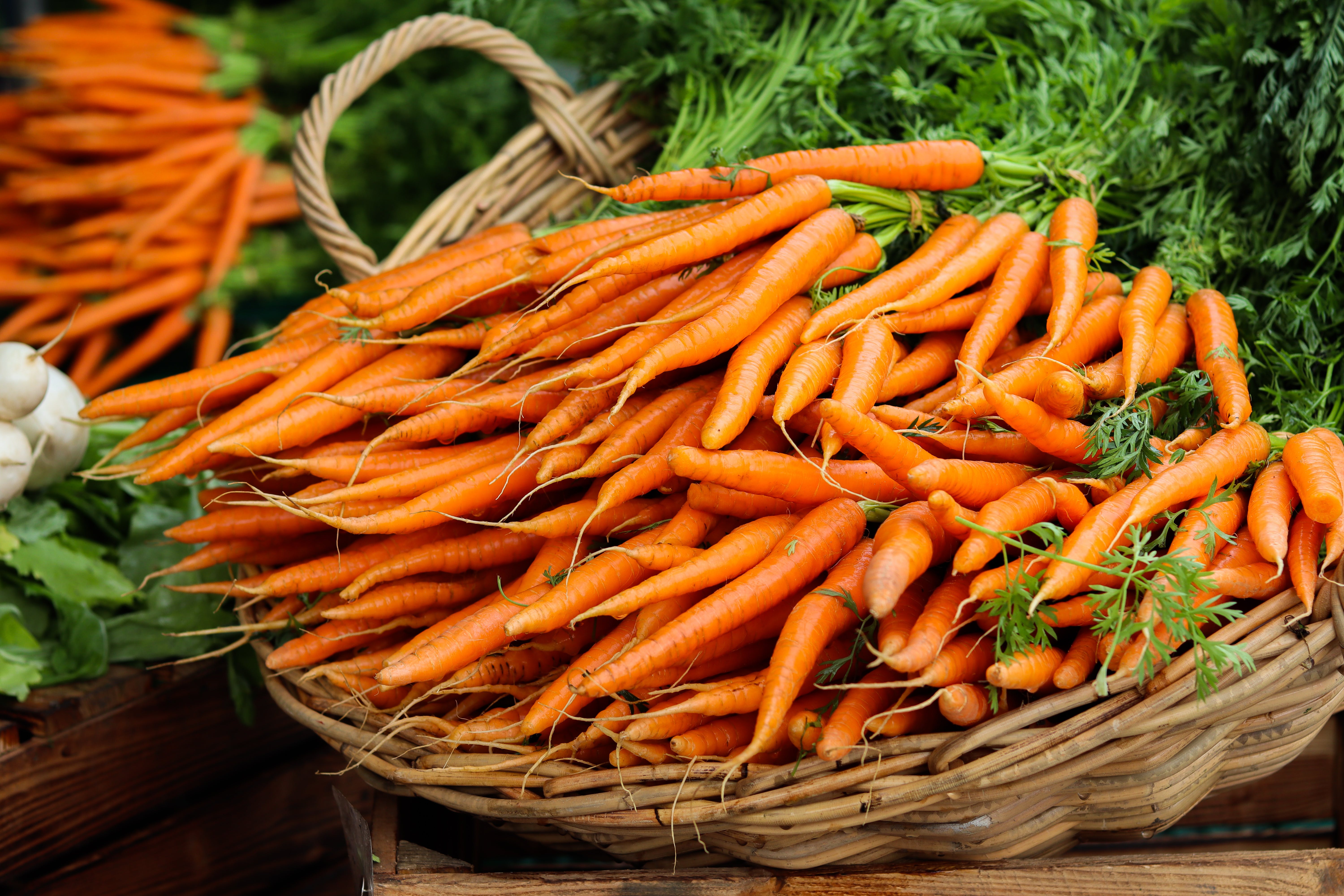 Пить сок из моркови Полезные напитки Витамины
