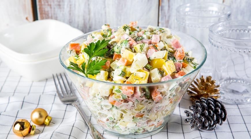 Если привычный вкус традиционного "Оливье" надоел: что добавить в салат, чтобы улучшить его вкус Что добавить в салат Оливье, чтобы улучшить его вкус