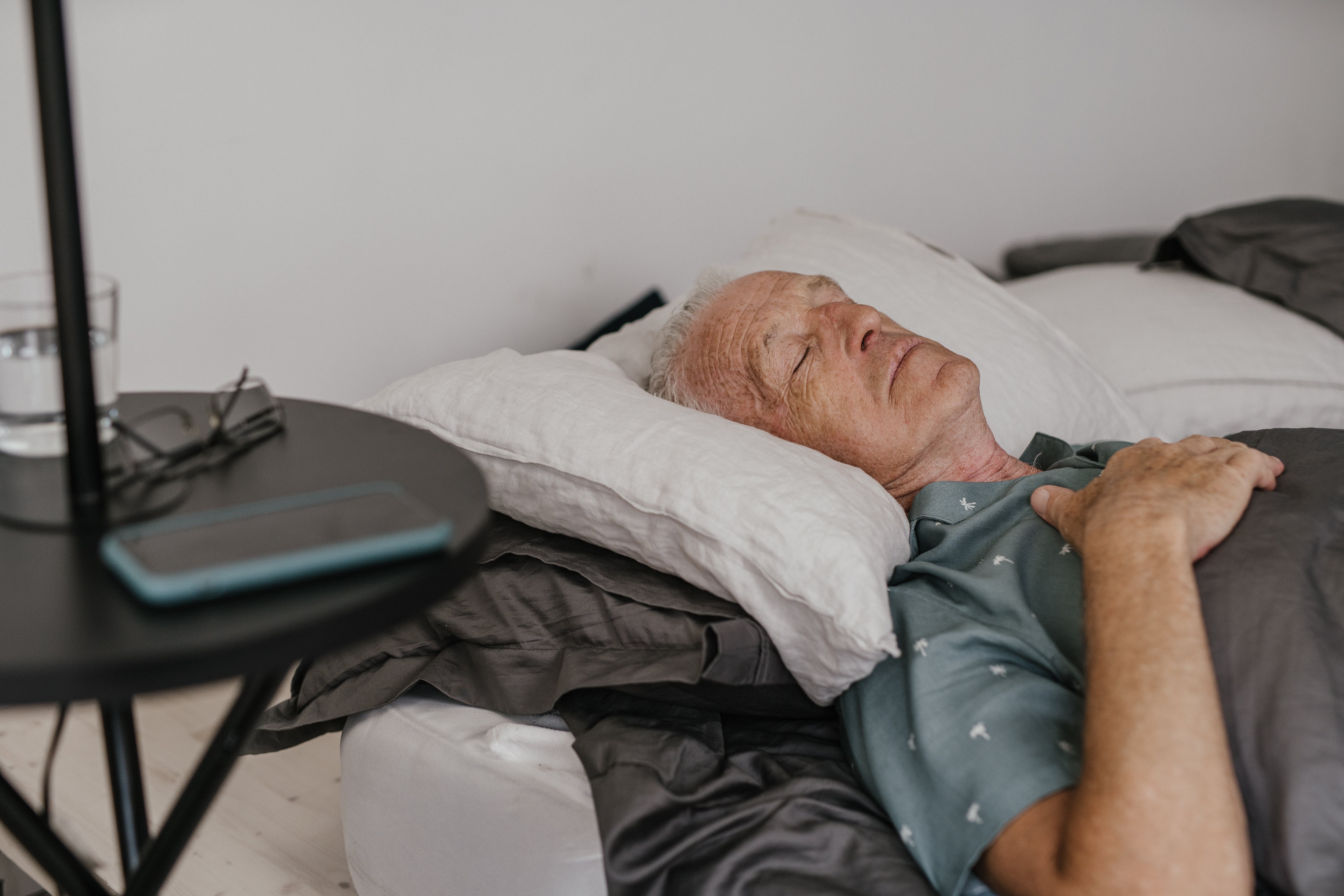 Причины хронической сонливости в пожилом возрасте