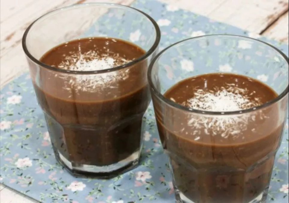 Шоколадная смузи с бананом и молоком: десерт, который готовится считанные минуты Фото: «Еда легко»