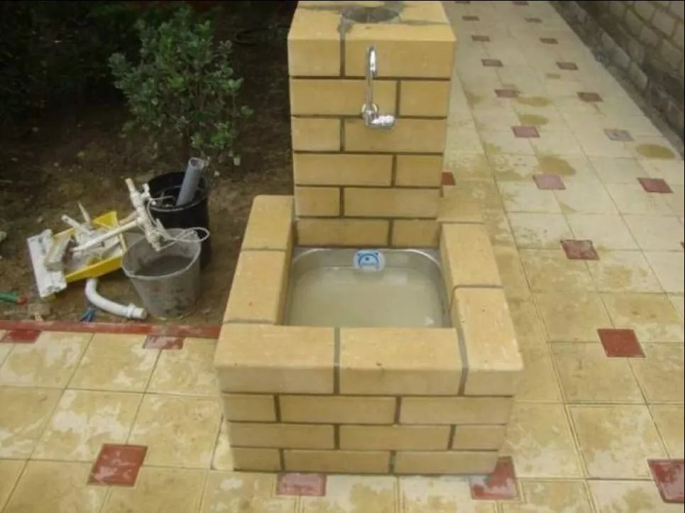 Интересные идеи оформления дачного дворового умывальника (ФОТО) Фото: Телеграмм-канал «Дача. Сад и огород»