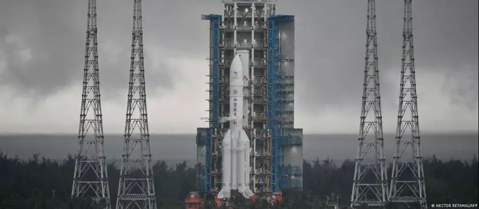 Запуск зонда 'Чанье-6'. Фото: HECTOR RETAMAL/AFP