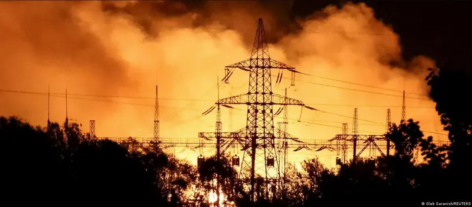 Последствия неприятельского удара по энергетической инфраструктуре в Харькове (фото из архива). Фото: Gleb Garanish/REUTERS