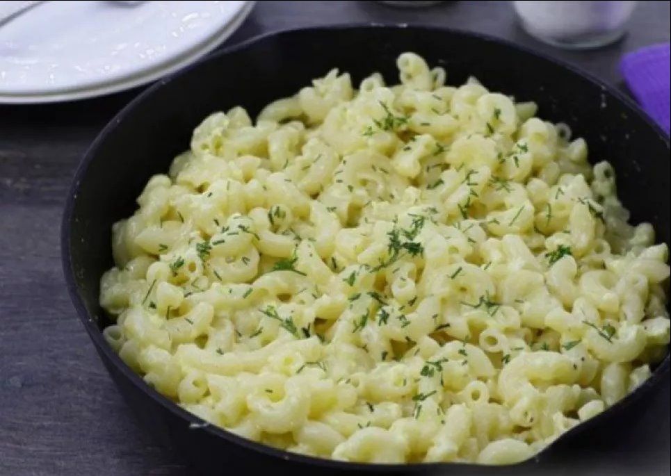 Макароны с сыром сулугуни и яйцами — вкусное блюдо на скорую руку Фото: "Еда легко"