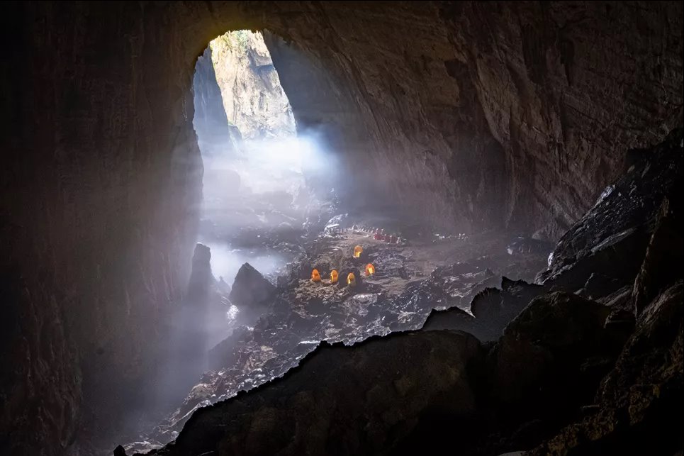 Туристический лагерь на входе в пещеру Шондонг, Вьетнам, 2019 год. Фото: stock.adobe.com