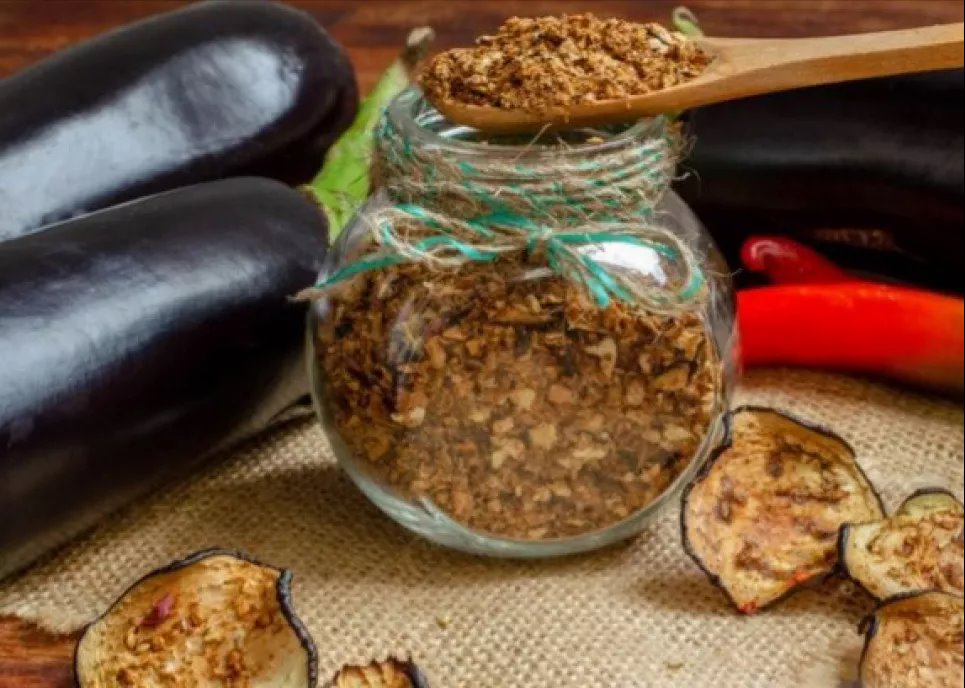 Приправа из сушеных баклажанов с розмарином и перцем чили (в духовке) Фото: «Еда легко»