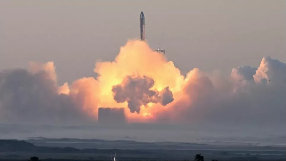 Ракета SpaceX при взрыве вызвала дыру в атмосфере размером в несколько тысяч километров В ноябре 2023 года ракета Starship компании SpaceX была запущена в испытательный полет из Техаса и вскоре после этого разразилась. Фото: Timothy A. Clary/AFP/Getty Images