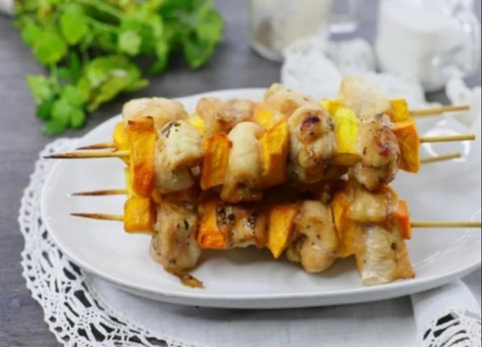 Шашлыки из курицы и тыквы – осенний рецепт в духовке Фото: «Еда легко»