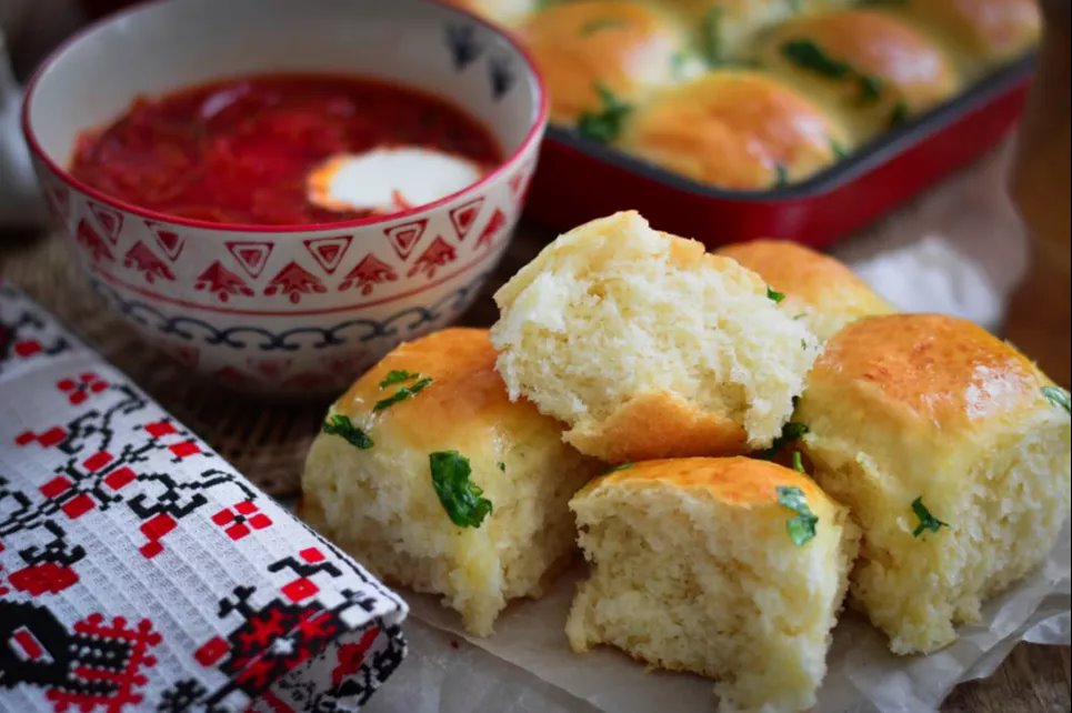 Пышки с чесноком и зеленью — рыхлые, душистые и невероятно вкусные Фото: «Еда легко»