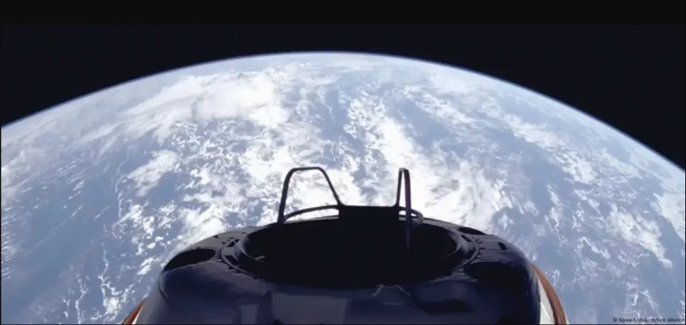 «В конце концов на Марс будут отправляться тысячи кораблей»: SpaceX планирует осуществить пять беспилотных миссий на Марс к 2026 году Капсула частной космической миссии Polaris Dawn на фоне Земли. Фото: SpaceX/dpa/picture alliance