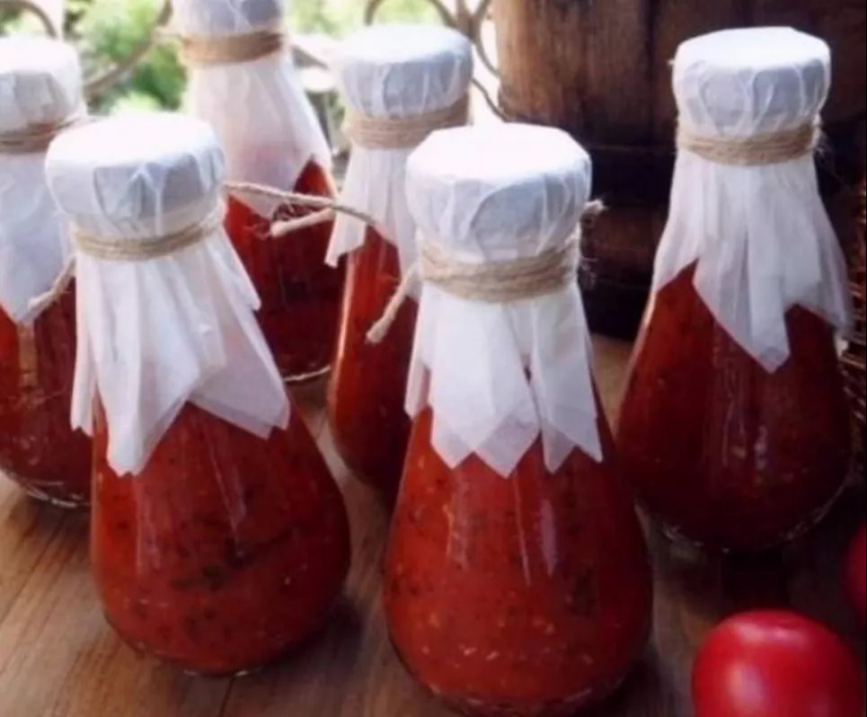 Острый базиликоповый соус на зиму — простой в приготовлении, но насыщенный вкусом. Изображение из открытых источников