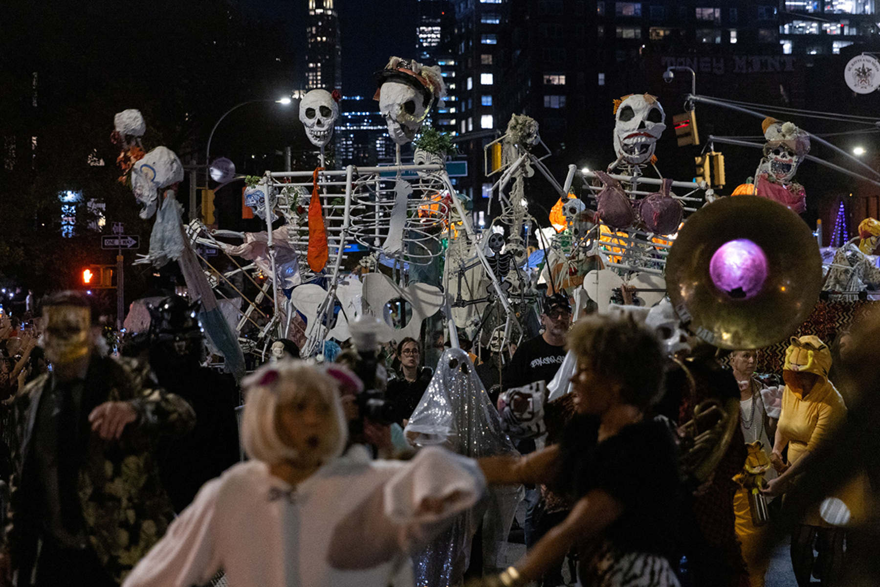 31 жовтня 1 листопада Нью-Йорк Манхеттен Геловін Village Halloween Parade Фото