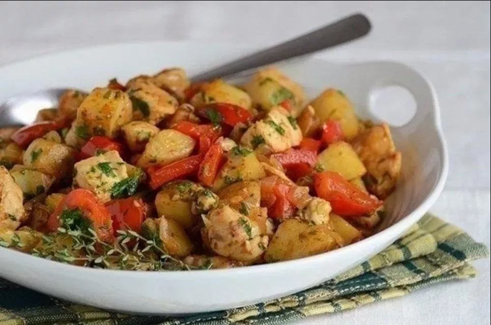 Жаркое из индейки с картофелем — вкусно, сытно, просто и быстро Фото: Максим Никитин
