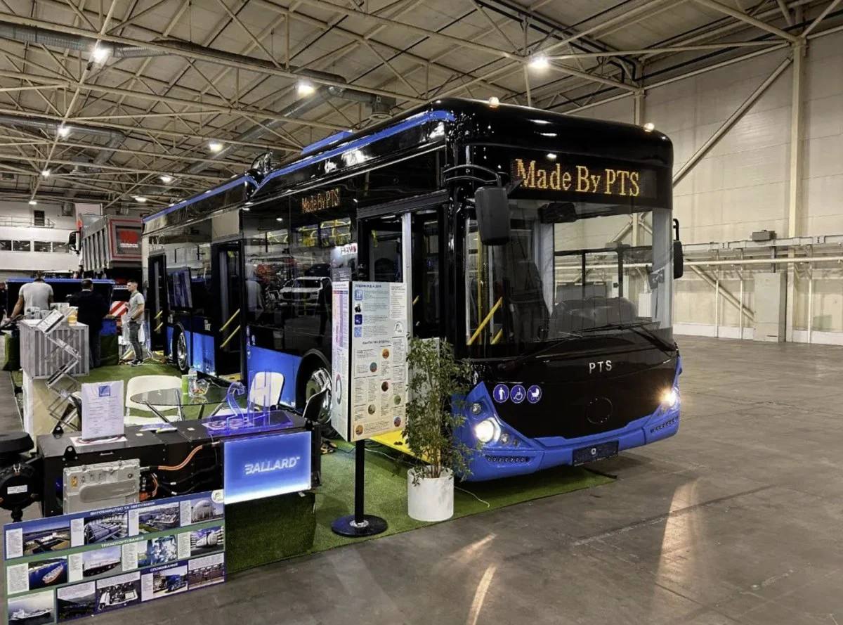 Троллейбусы с павербанками: инновацию воплотили в Киевской области ФОТО: Украинский троллейбус с возможностью автономного хода / ptsukraine / DEL