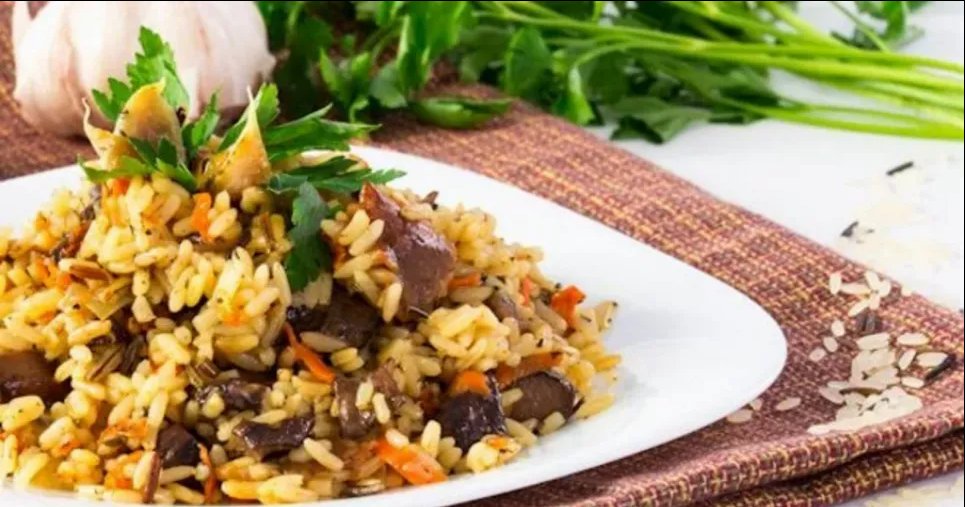 Песной плов с шампиньонами — будет вкуснее лучше классического, а готовится проще Фото: Максим Никитин