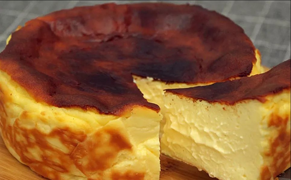 Баскский чизкейк – в отличие от обычного, выходит с первого раза, а готовится проще Фото: Pinterest