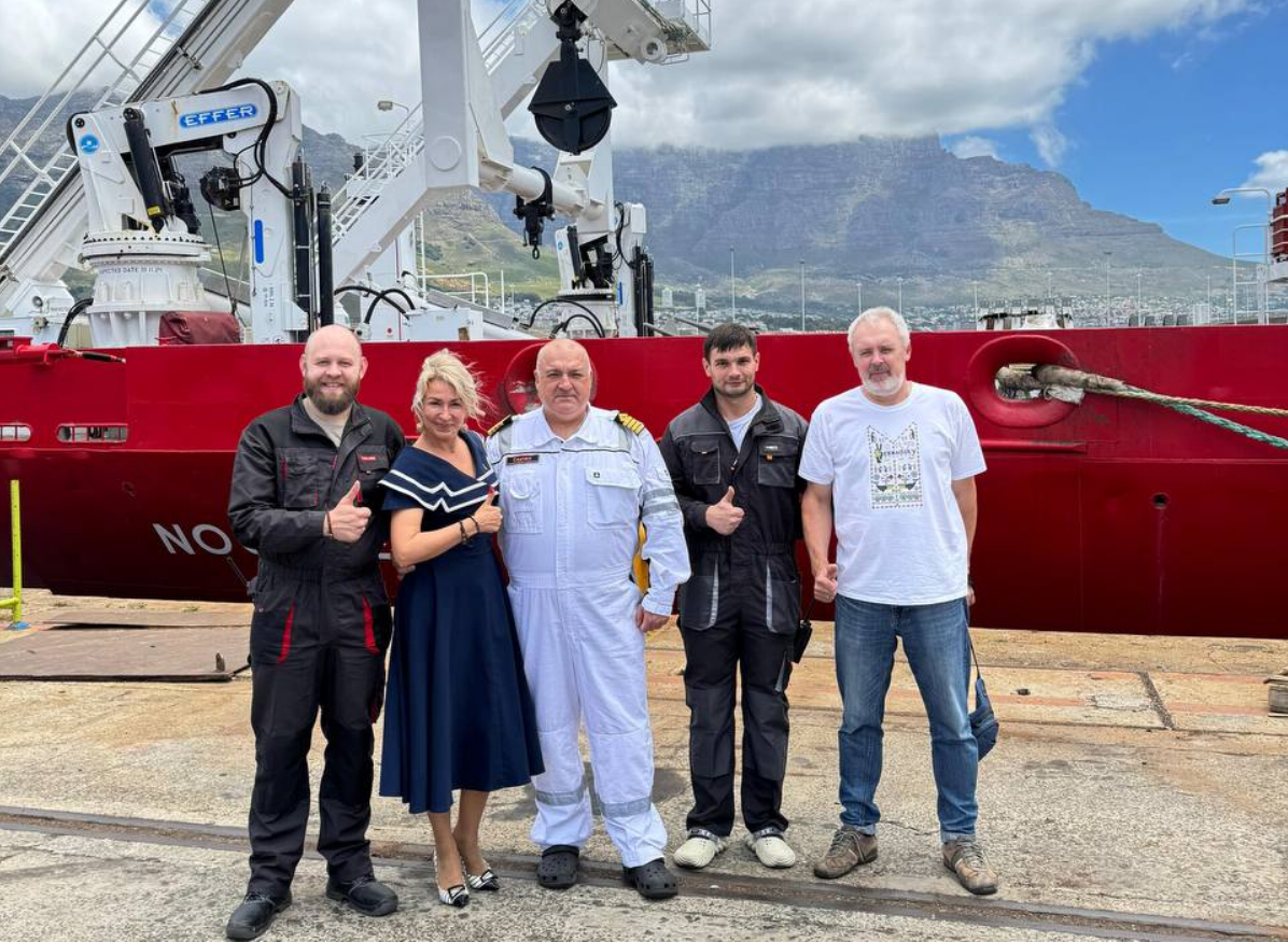 Ледокол Ноосфера отправился в Антарктику, начав новый антарктический сезон ФОТО: Минобразования