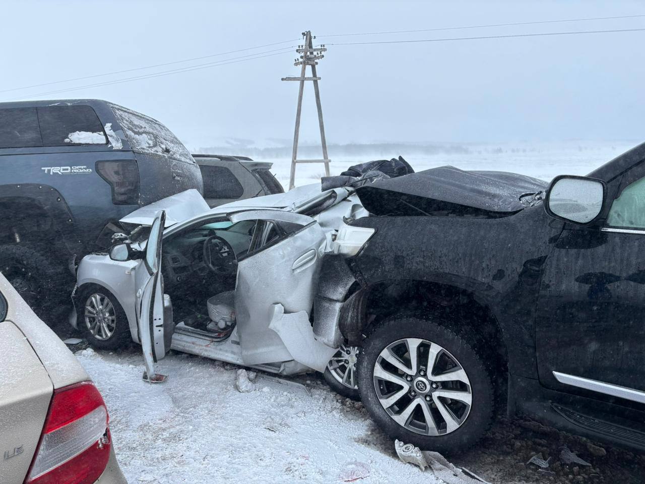 Масштабная автокатастрофа из-за непогоды произошла в Казахстане ФОТО: масштабное ДТП в Казахстане в результате вьюги / total.kz