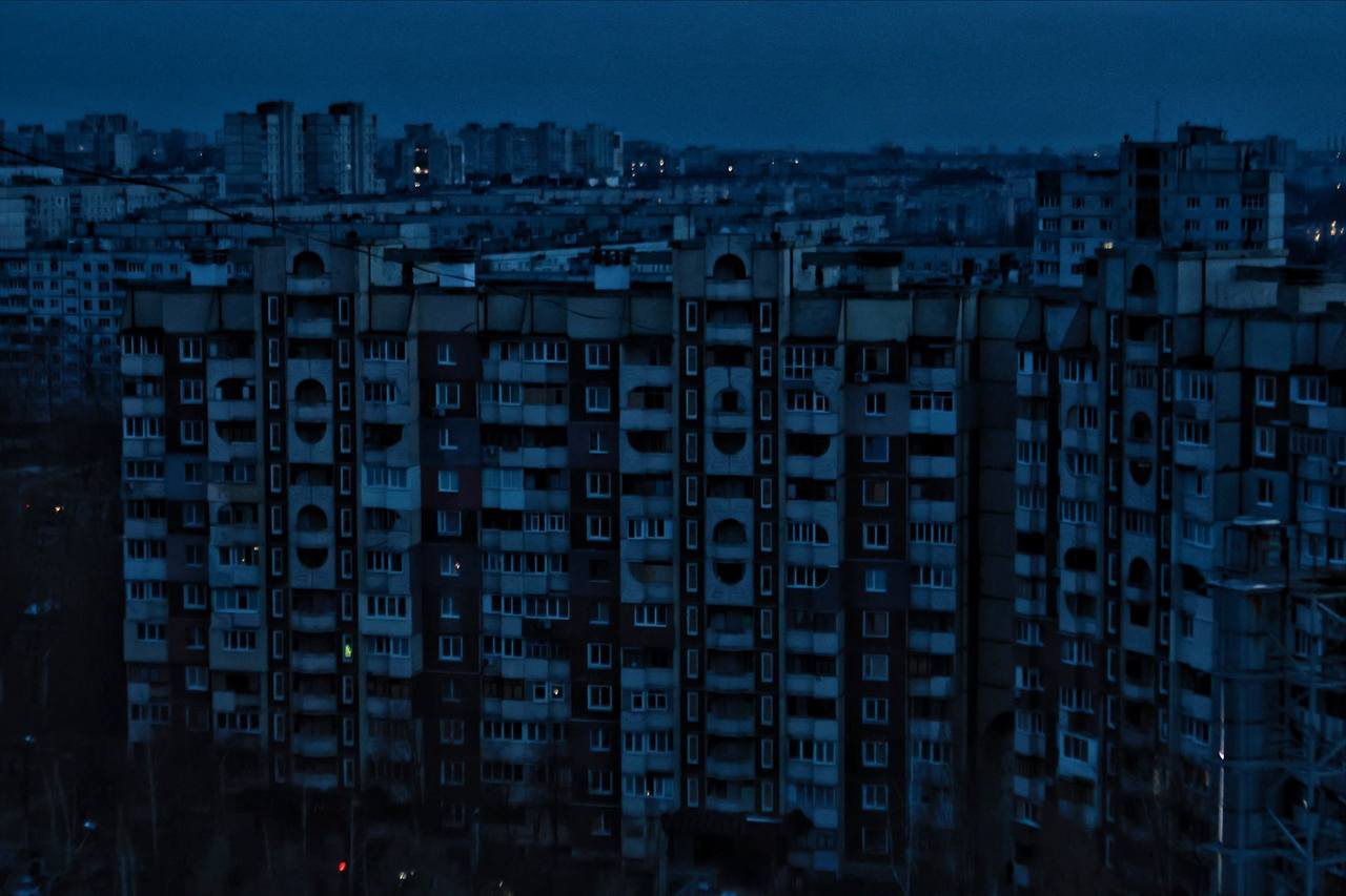 Части Харькова электроэнергию в воскресенье выключат на 18 часов: кто будет без света? ФОТО: Харьков без света / focus.ua