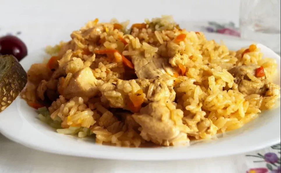 Плов с курятиной - рецепт в мультиварке Фото: Максим Никитин