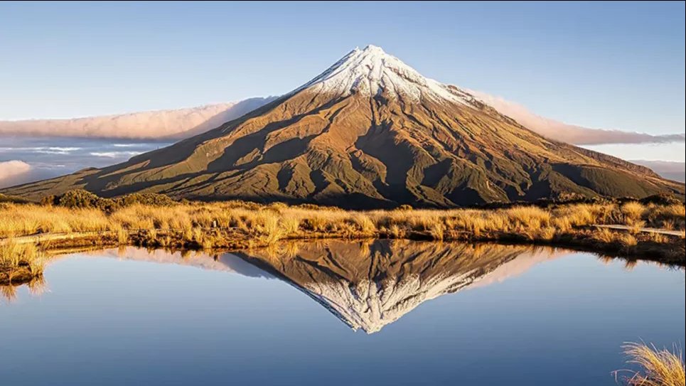 Гора Таранаки (Taranaki Maunga) на Северном острове Новой Зеландии. Фото: Лу Хуайцянь/Xinhua/Getty Images/File