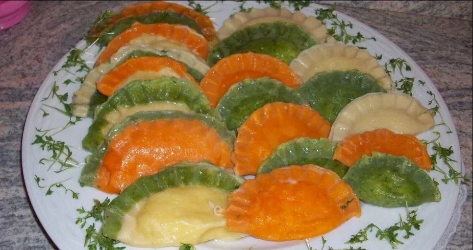 Цветные вареники с картофелем и сыром – оригинальный рецепт Фото: Максим Никитин