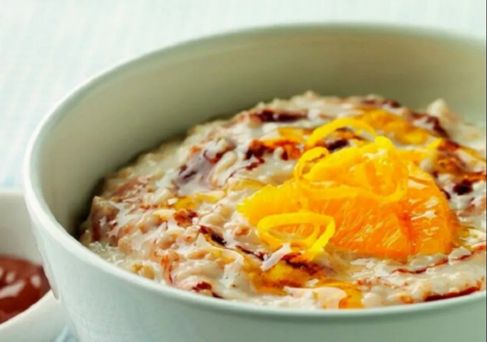 Овсяная каша на завтрак с фруктами и орехами – вкусно, быстро и полезно Фото из открытых источников