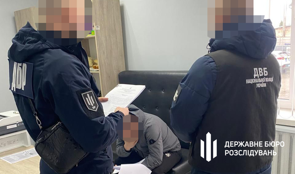 На Волыни разоблачили банду предпринимателей и лесников, которые год воровали лес Фото: ГБР на Волыни прекратило преступную деятельность группы заговорщиков, разворовывавших лес / ГБР