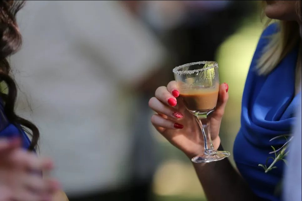 Употребление алкоголя положительно влияет на уровень холестерина Фото из открытых источников