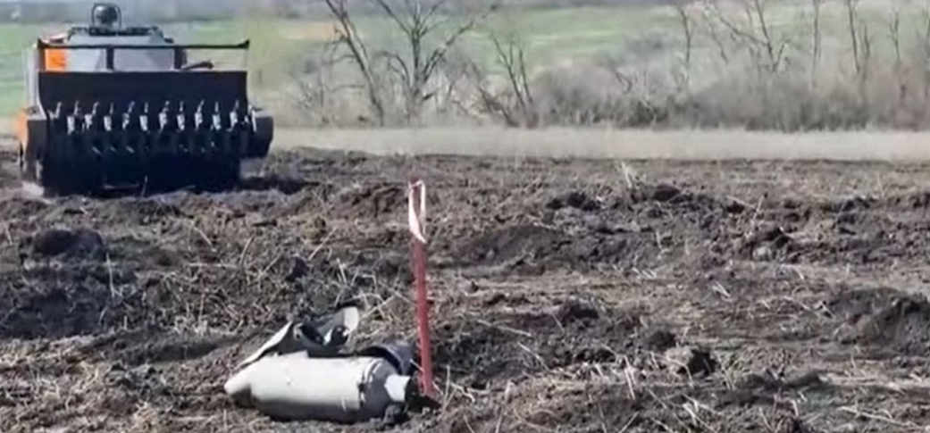 Розмінування полів на Харківщині: сапери готують землю до посівної. Фото: 24 Канал
