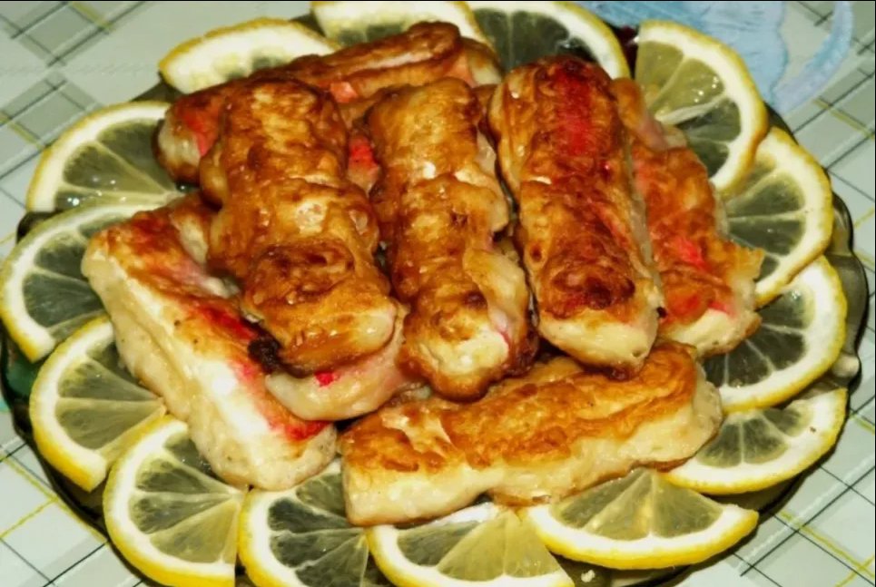 Крабовые палочки в кляре готовятся быстро, а выглядят изысканно Фото: Максим Никитин