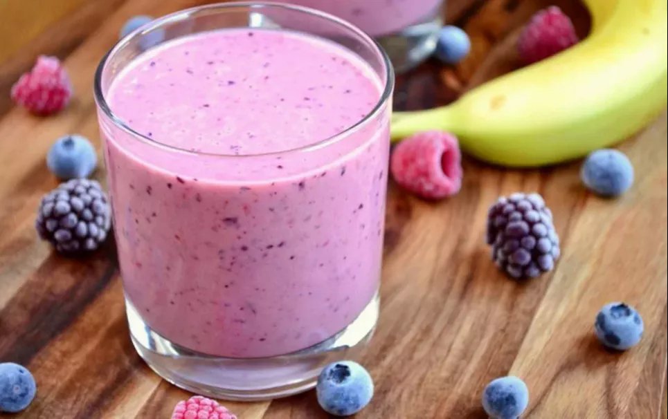 Бананово-ягодный смузи с имбирем – вкусный и полезный рецепт Фото: Максим Никитин