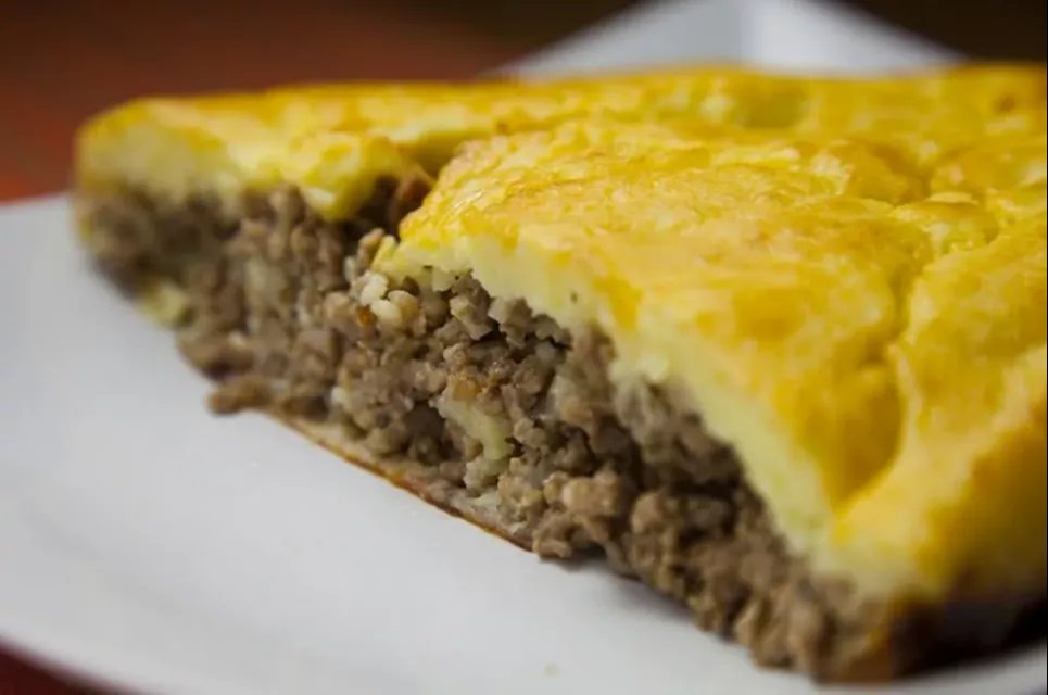 Картофельный рулет с мясом: те же продукты, что на пюре с котлетами, а вкус другой Фото: Максим Никитин