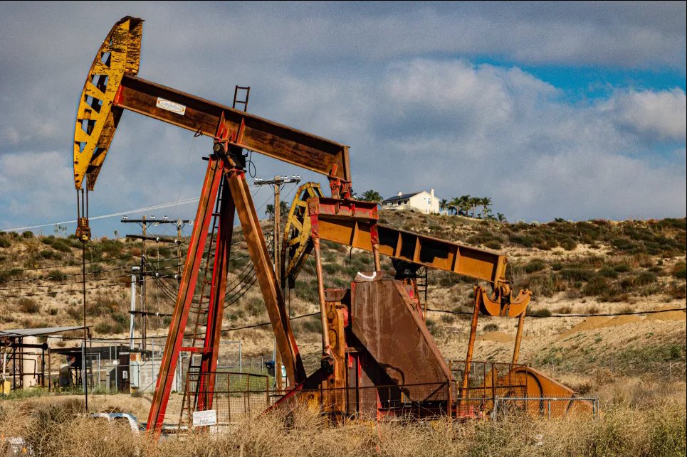 Падение цен на нефть до $45 за баррель: кризис или шанс для России? Изображение иллюстративное