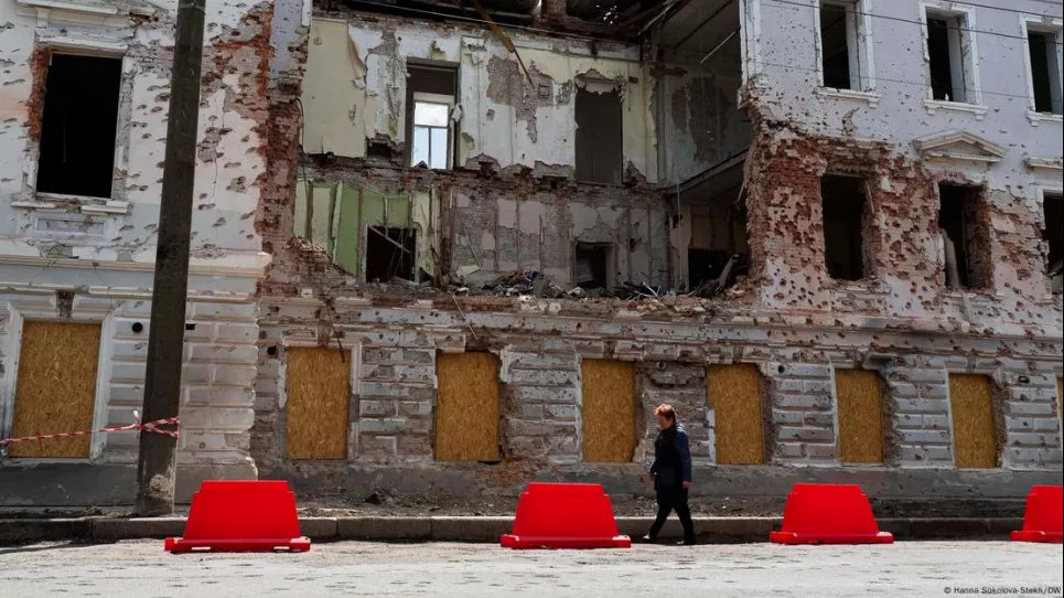 Наступление РФ в Сумской области: между пропагандой и реальностью Последствия российских обстрелов города Сумы. Фото: Hanna Sokolova-Stekh/DW