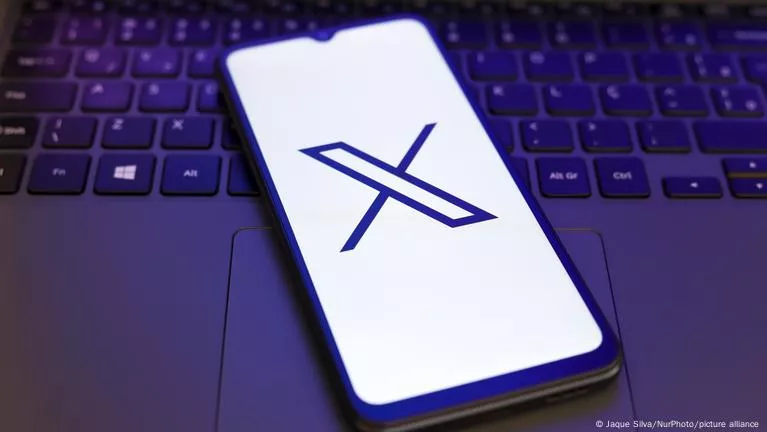 Франция рассматривает возможность признать X (Twitter) порнографической платформой Фото: dw.com