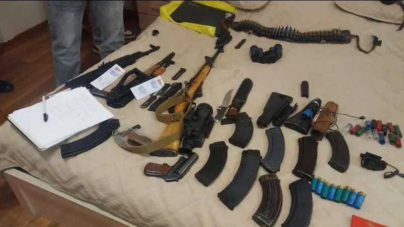 З кадрів обшуків у будинках затриманих та їх прихильників