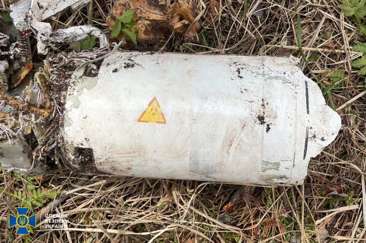 На уламках збитої російської ракети виявили радіацію: деталі від СБУ