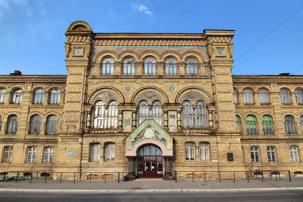 Колишнє єпархіальне училище, м. Лубни.