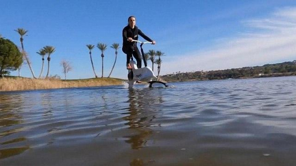Створено електровелосипед для їзди по воді