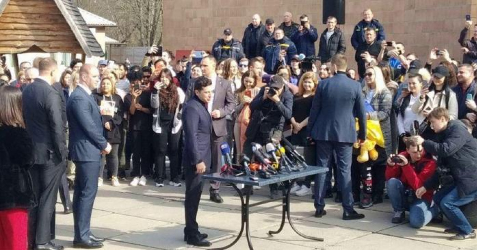 Володимир Зеленський у Нових Санжарах. Фото: Говорить Україна