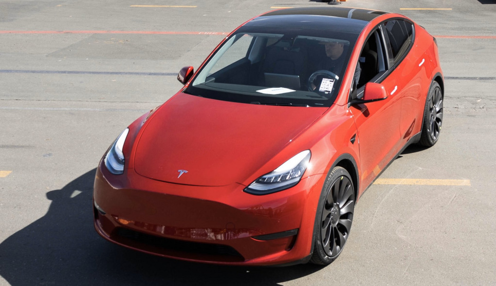 Tesla випустила мільйонний електричний автомобіль