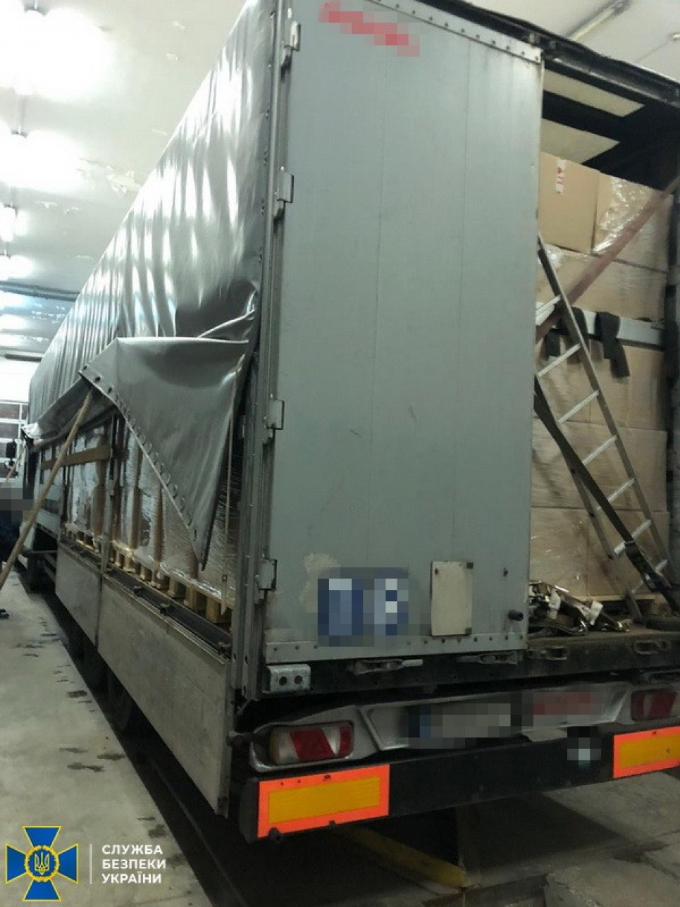 З України намагались вивезти 40 тис. медичних халатів Фото СБУ
