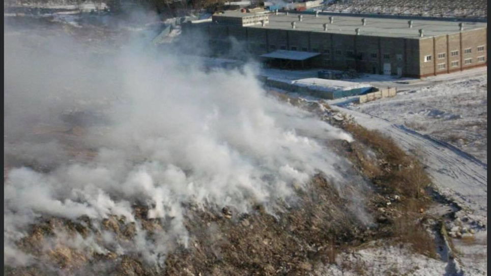 Люди вимагають закрити звалище біля музею "Пирогів" Токсини летять в музей "Пирогів" та Голосіївський ліс