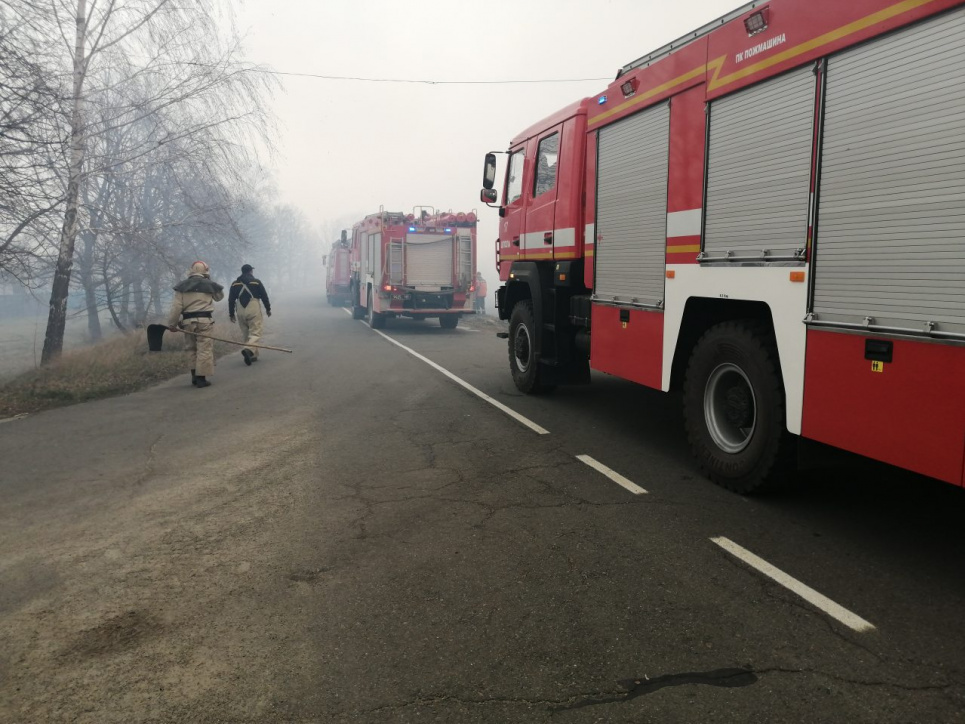 Через пожежі з зони ЧАЕС евакуюють самоселів Фото: ДСНС у Київській області